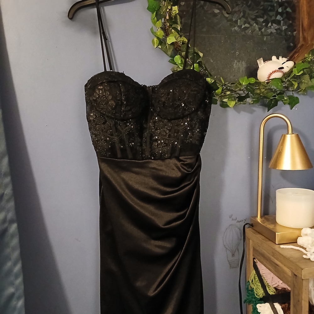 Elegant Black Strapless Dress